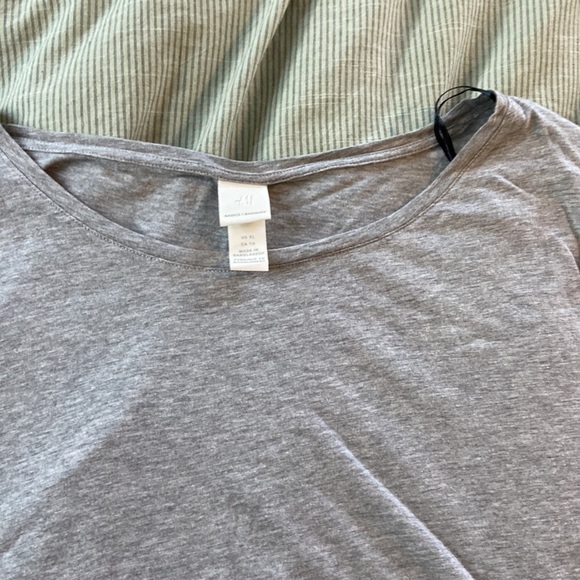 h&m t-shirt - Picture 2 of 2